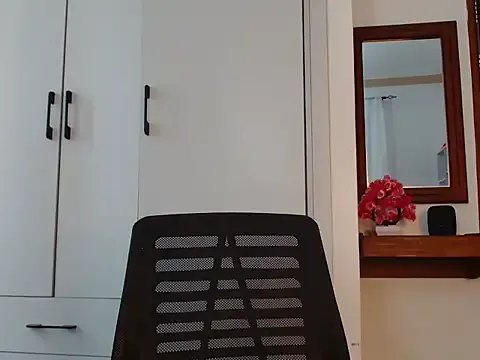 queencydoll from StripChat