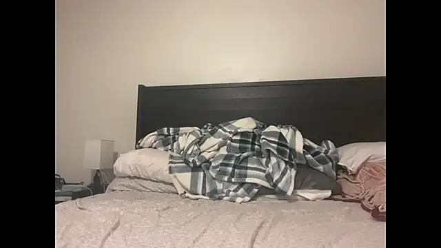 QueenLolaX from StripChat