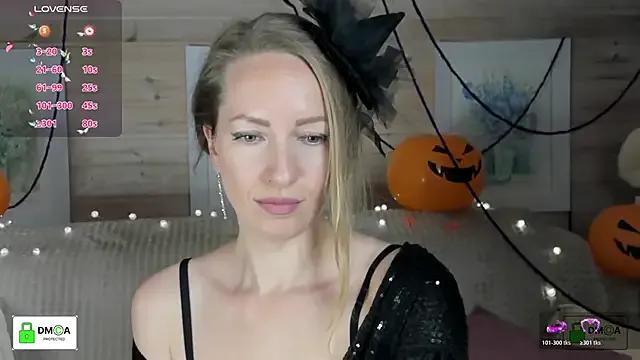 Queenymel from StripChat