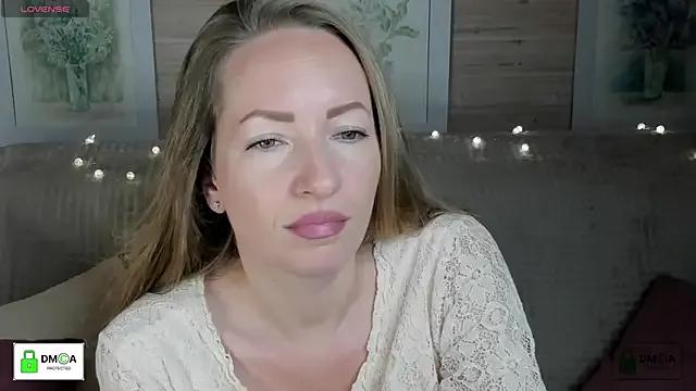 Queenymel from StripChat