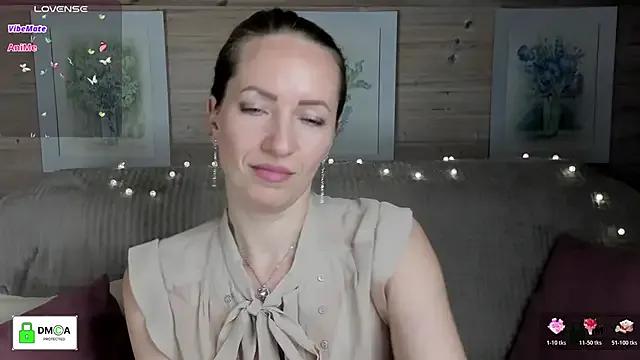 Queenymel from StripChat