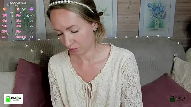 Queenymel from StripChat