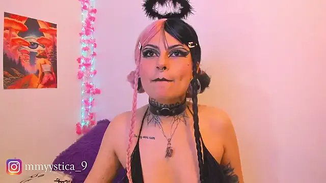 Rainnbow_ from StripChat