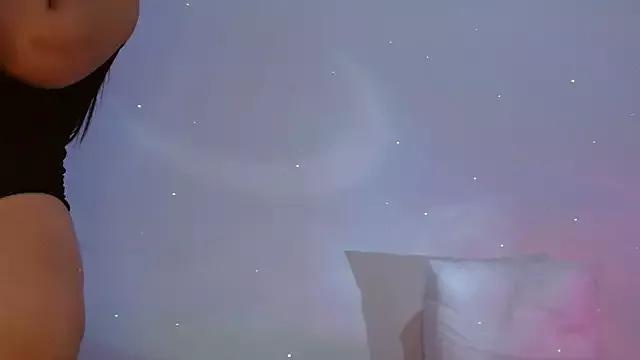 Rebecadiaz13 from StripChat