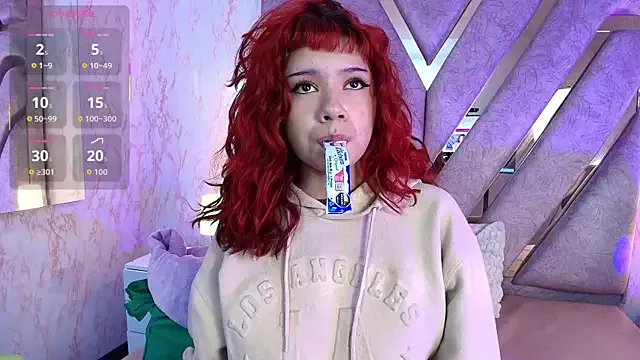 redd_pandaa from StripChat