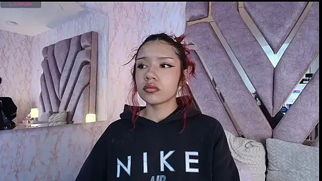 redd_pandaa from StripChat