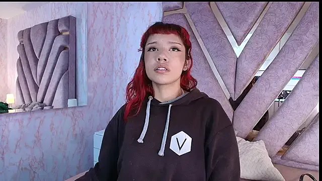 redd_pandaa from StripChat