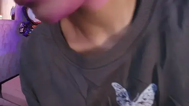 redd_pandaa from StripChat