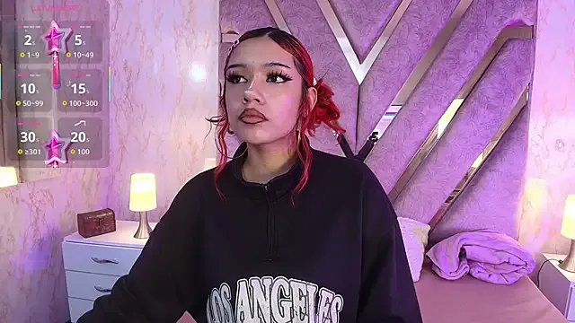 redd_pandaa from StripChat