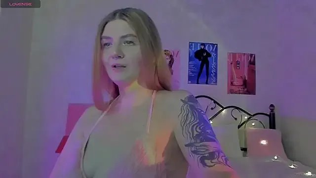 Ruby_Al1en from StripChat