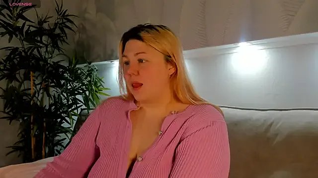 Ruth_Oliver from StripChat