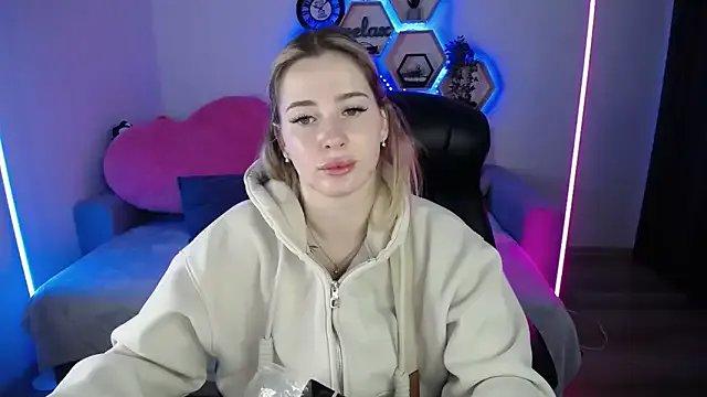 SabrinViolet from StripChat