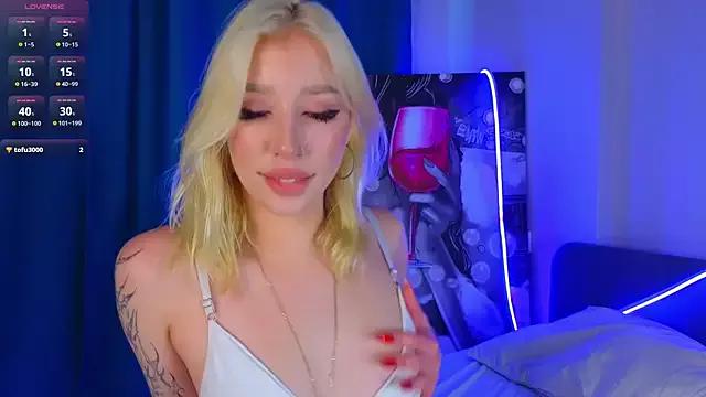 SallyCha from StripChat is Freechat