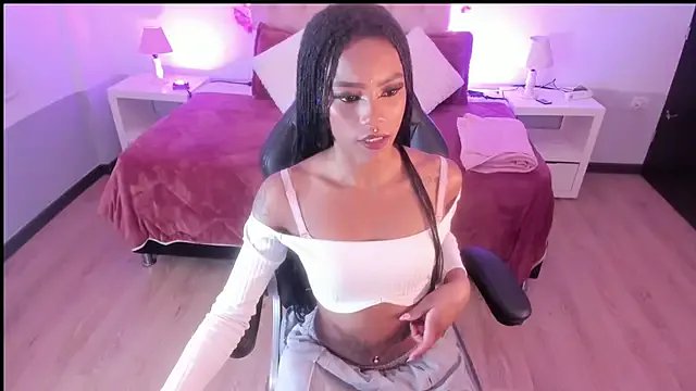 Samantha_spike2 from StripChat