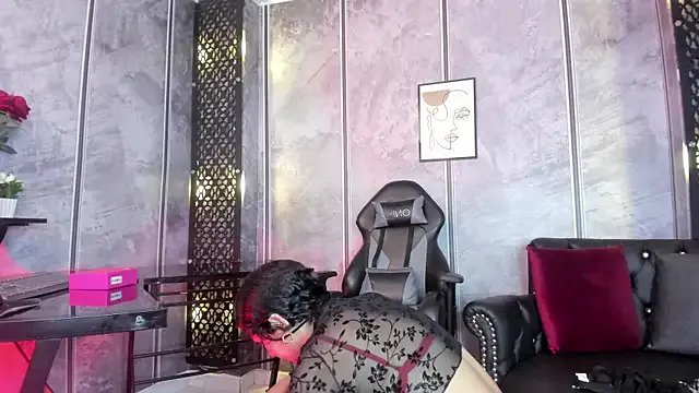 Saraakushh on StripChat 