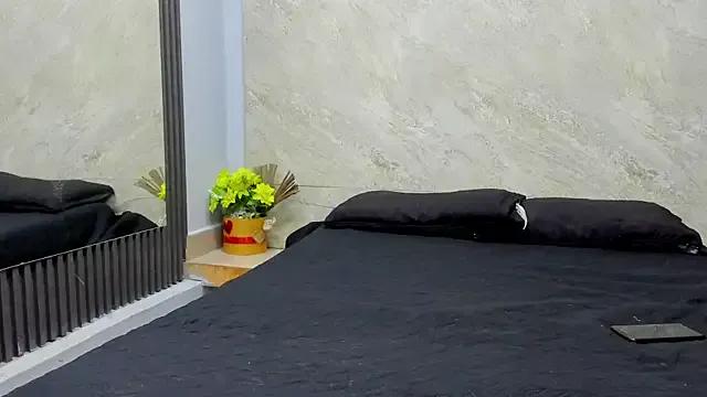 Sarahh-19 from StripChat