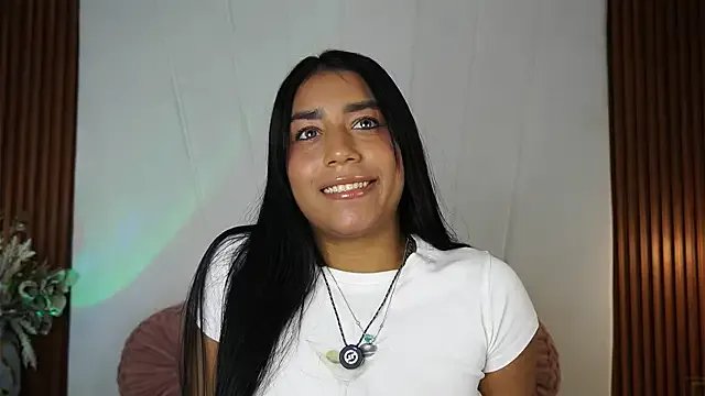 SaraJonesxx from StripChat