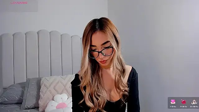 Sarajonnes from StripChat