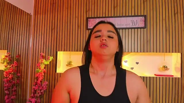 SaraLondon13 on StripChat 