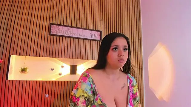 SaraLondon13 on StripChat 