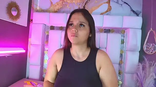 SaraLondon13 on StripChat 