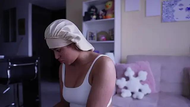 SaraParisi from StripChat