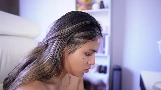 SaraParisi from StripChat