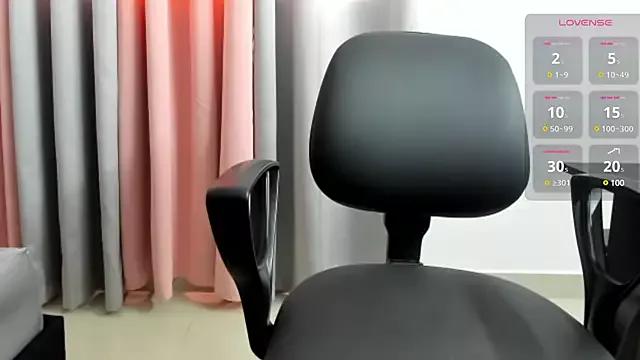saray_reese from StripChat
