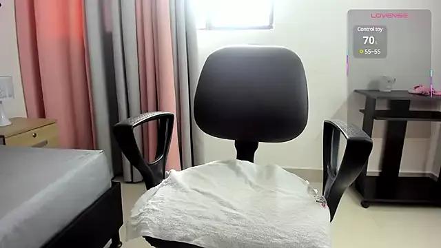 saray_reese from StripChat