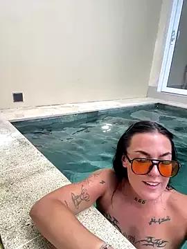 Naked Room savana_heart 