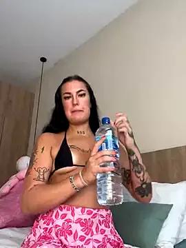 Naked Room savana_heart 