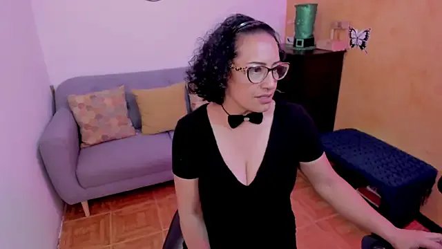 scarlet_wet from StripChat