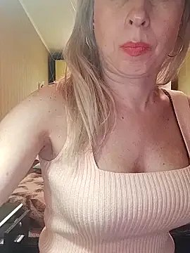 SelinaLovqx from StripChat