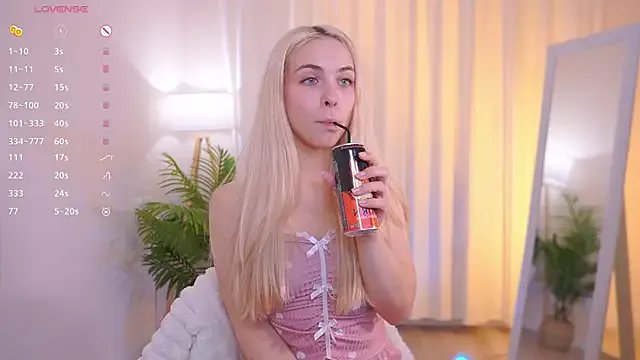 ShinyBarbie from StripChat