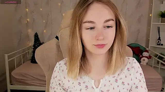 Shy_Polly from StripChat