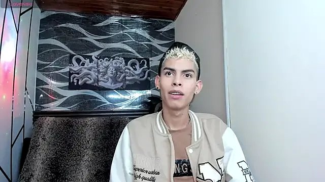 sky_jules from StripChat