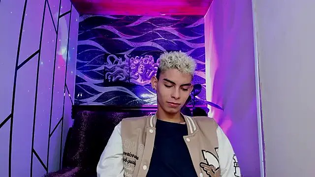 sky_jules from StripChat