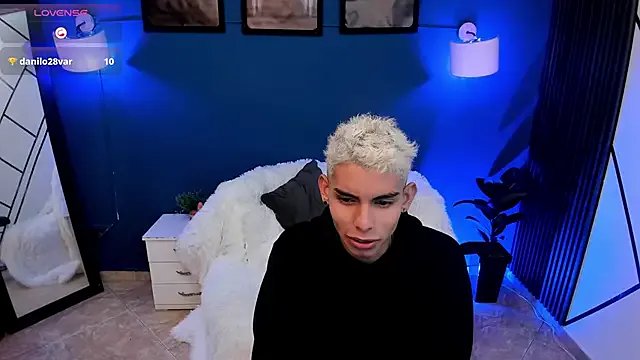 sky_jules from StripChat