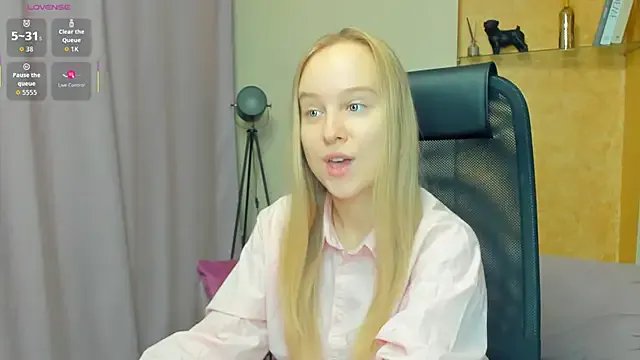 SoonMoor from StripChat