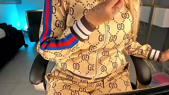 SophiePalmer from StripChat