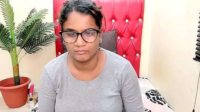 Strawberry_Lips from StripChat