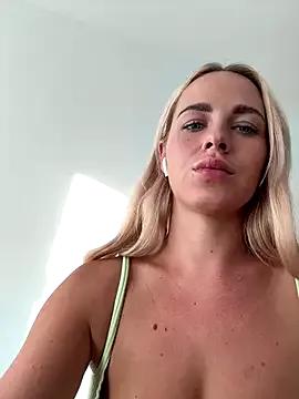 Naked Room streetdoll 