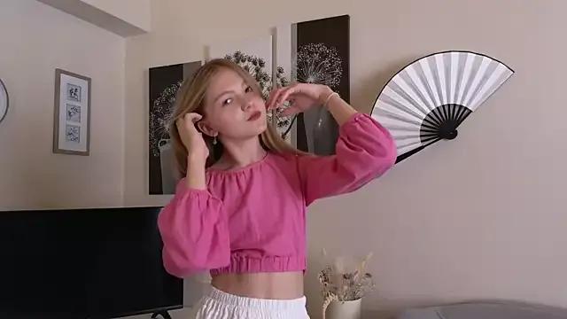 Sue_Sanders from StripChat