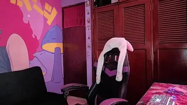 Suzumeayaka from StripChat