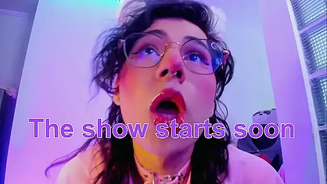 Sweet-SharoKitty from StripChat