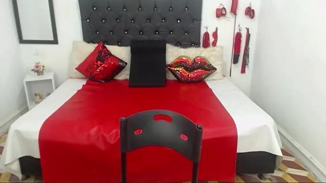 Sweetbigcatt from StripChat