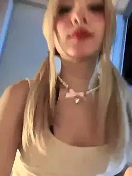 SweetBunnyGF from StripChat