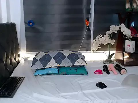 sylvannia_cumslut from StripChat