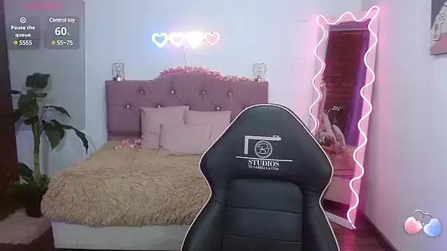 Talia-tay on StripChat