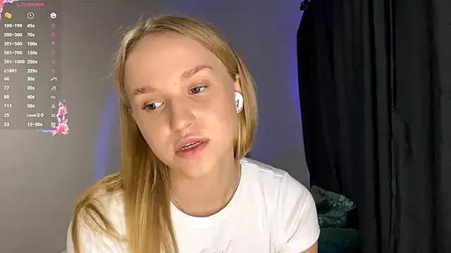 TanekaBoitel from StripChat is Freechat